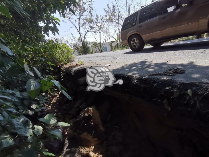 Atienden deslave en el tramo carretero Nanchital-Ixhuatlán