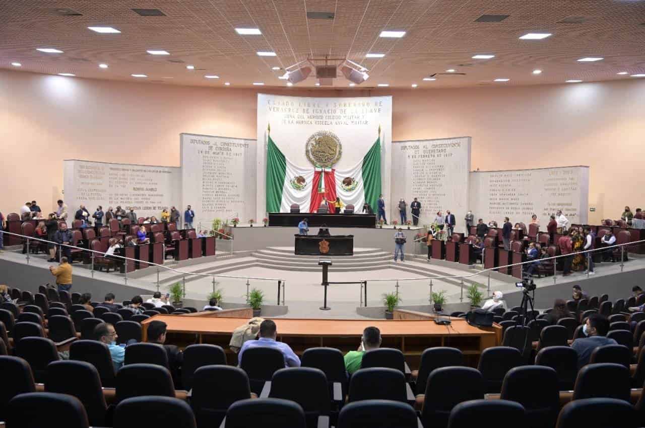 Tema de incremento salarial a maestros genera tensión en el Congreso de Veracruz