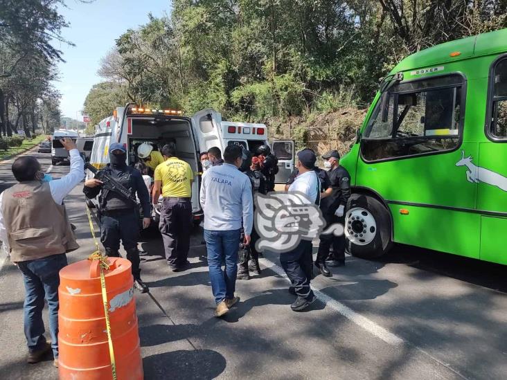 Choque de autobuses en Xalapa deja 15 personas lesionadas