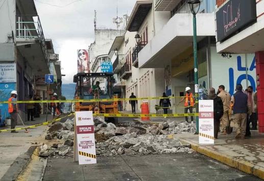 Por obras, cierran circulación vehicular en  Juárez con Dr. Rafael Lucio en Xalapa