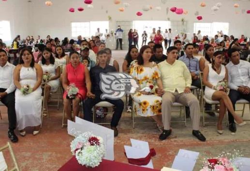Esperan parejas convocatoria para bodas colectivas en Moloacán