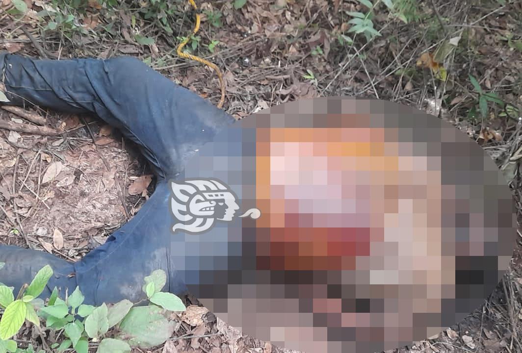 Encuentran cuerpo putrefacto en carretera Mecayapan- Soteapan