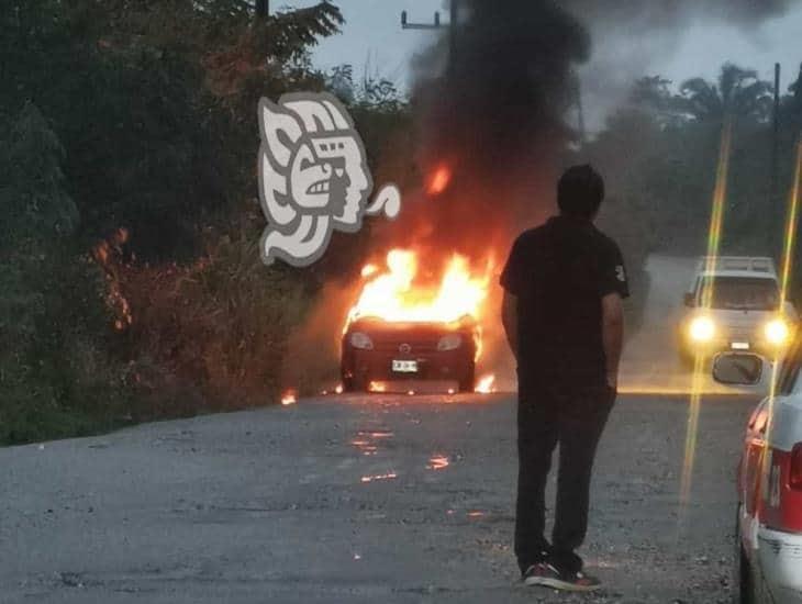 Se incendia vehículo en carretera Nanchital-Las Choapas