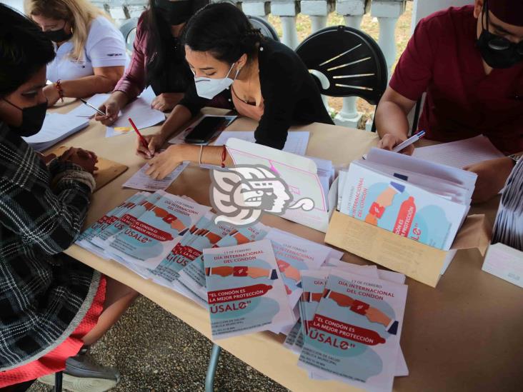 Conmemoran Día Internacional del Condón; promueven prevención en Coatzacoalcos