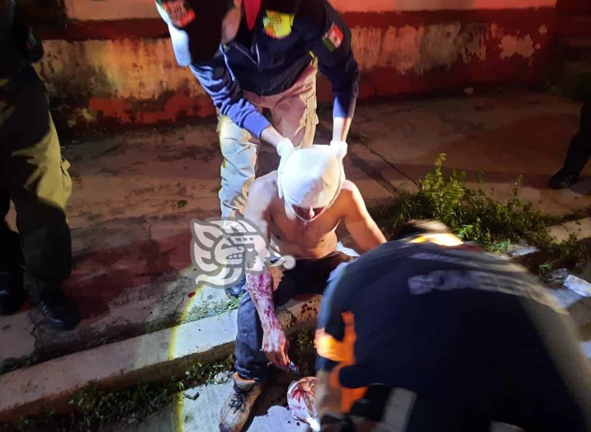 Agricultor es atacado a golpes y machetazos en Acayucan