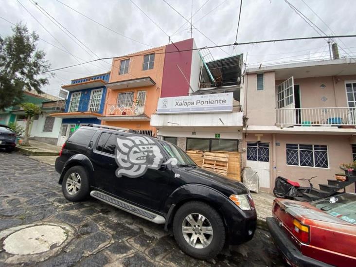 Xalapa: jardineras de calle Jalisco, ‘un baño público’ para elementos del IPAX