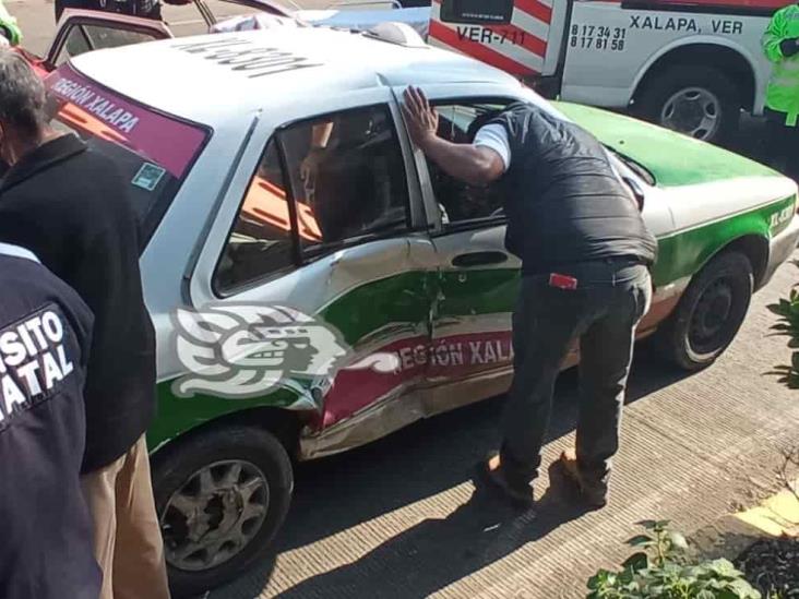 Una pasajera lesionada tras accidente de taxi en Xalapa