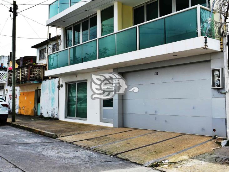 Rafaguearon fachada de vivienda y dejan amenazas en negocio de Coatzacoalcos