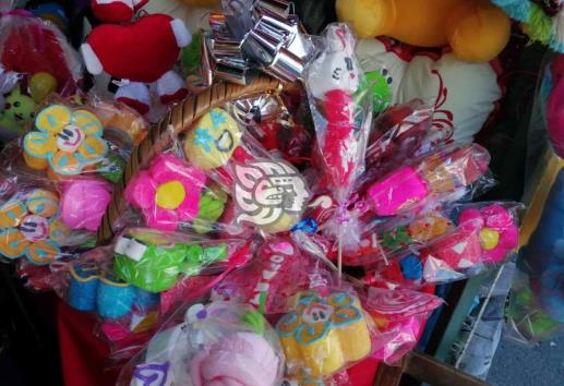 Reportan comerciantes bajas ventas por día de San Valentín