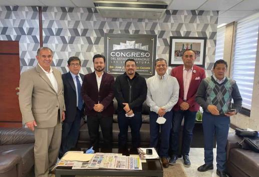 Dialogan diputados y abogados sobre ultrajes a la autoridad