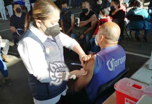Más de 8 mil ciudadanos de Orizaba acuden por vacuna de refuerzo anti covid