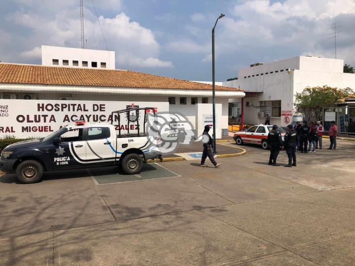 Muere sexagenaria a bordo de taxi frente a hospital de Oluta