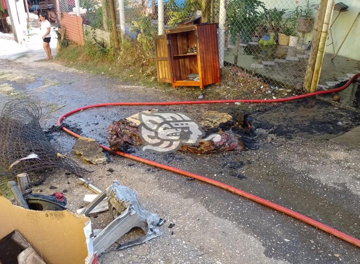 Chispa en bocina origina incendio en vivienda de Agua Dulce