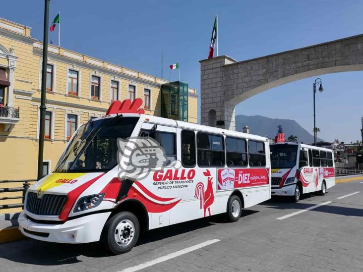 Ante presunta llegada de autobús ‘Gallo’, protestan taxistas de Orizaba