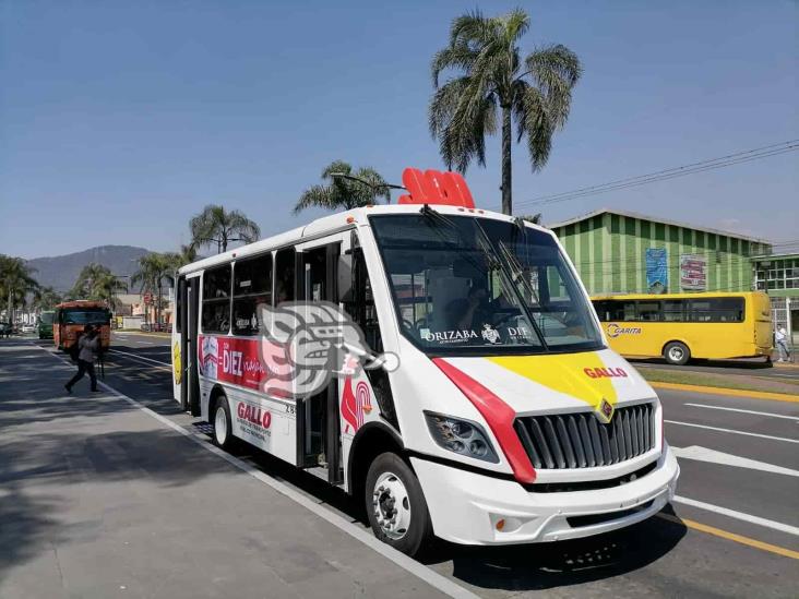 Ante presunta llegada de autobús ‘Gallo’, protestan taxistas de Orizaba