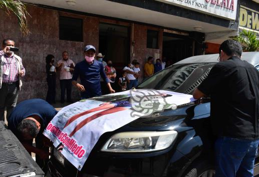 Emotivo adiós a Michell Simón; desconsolados familiares exigen justicia