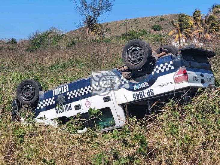 Vuelca patrulla de la SSP tras chocar con tractocamión