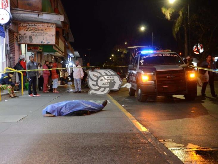 Adulto mayor fallece en calles de Veracruz