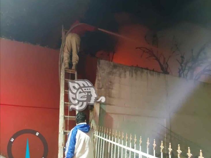 Reportan incendio de pastizal en colonia Aurora de Nogales