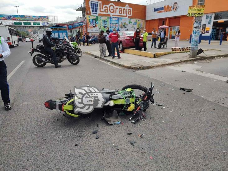 Motociclista resulta herido tras choca contra automóvil en bulevar Xalapa- Banderilla