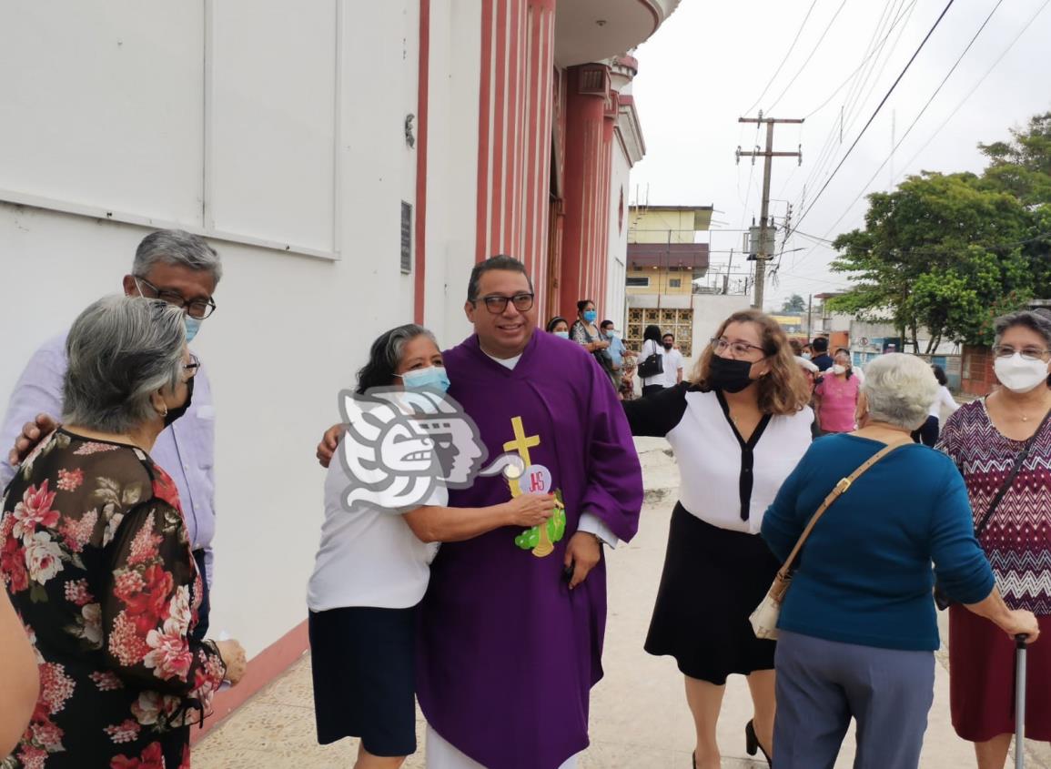 A cuatro años de estar en Nanchital, cambian al  padre Joel Irieta Munguía 