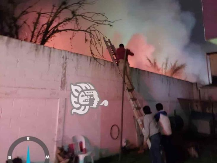 Reportan incendio de pastizal en colonia Aurora de Nogales