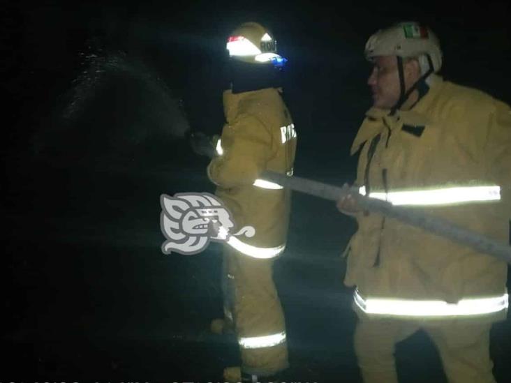 Reportan incendio de pastizal en colonia Aurora de Nogales