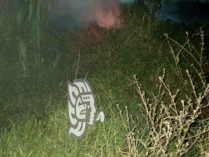 Reportan incendio de pastizal en colonia Aurora de Nogales