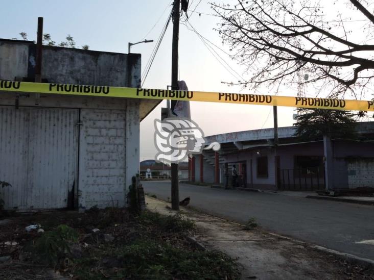 Hombre se suicida frente a primaria en Veracruz 