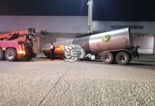 Se le cae tanque con combustóleo
