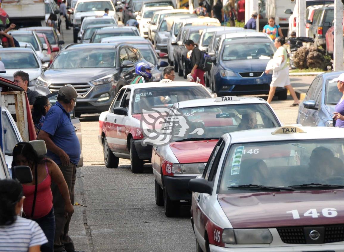 La amenazó con matarla a golpes;  taxista da bofetada y  asalta a una joven 