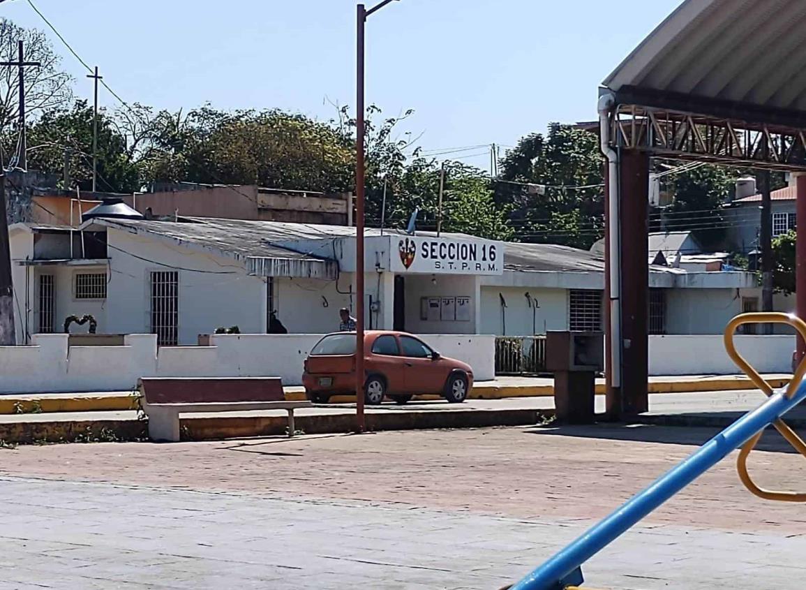 Jubilados y viudas de la sección 16 esperan que Pemex regularice sus pagos