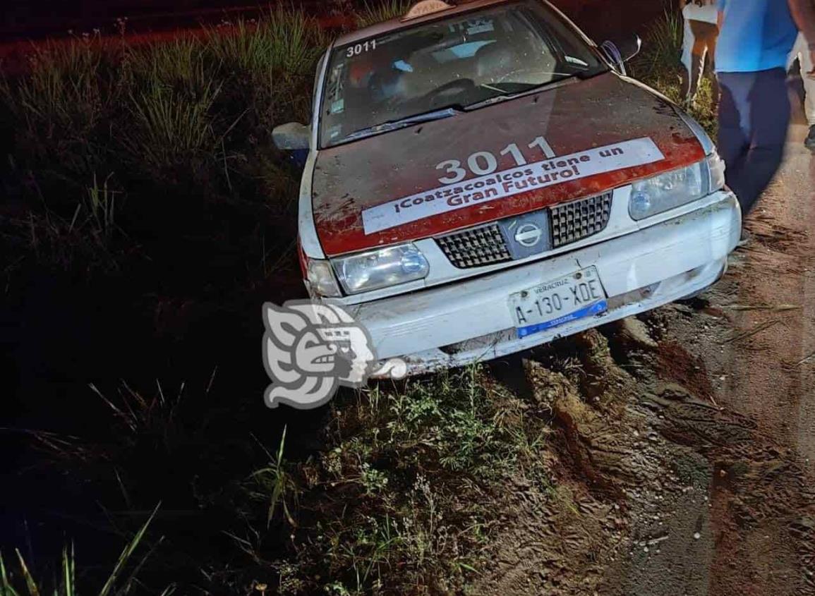 Taxista porteño se accidenta cerca del puente Oluta 