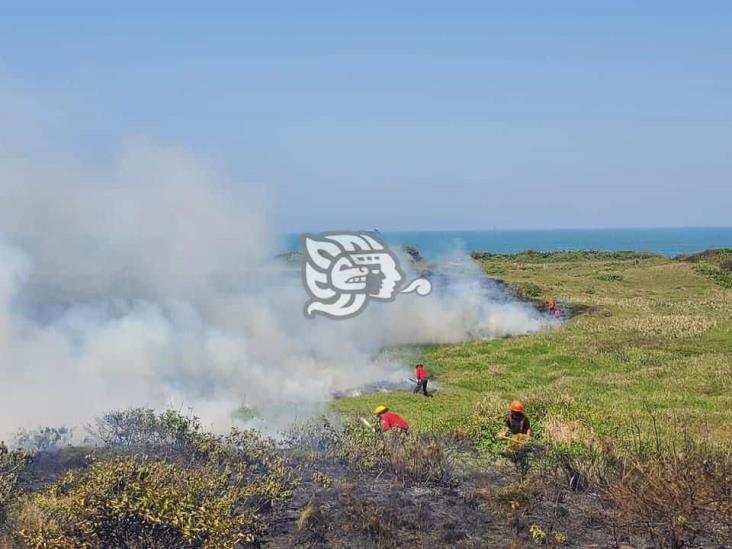 PC y Bomberos controlan incendio de pastizal en Rabón Grande