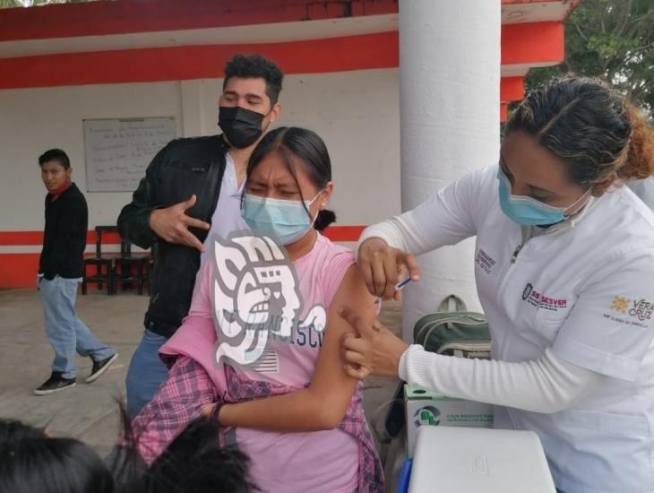 En telebachillerato de Moloacán recibieron vacuna contra la influenza 