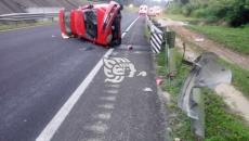 Vehículo se impacta en muro en la carretera Costera del Golfo