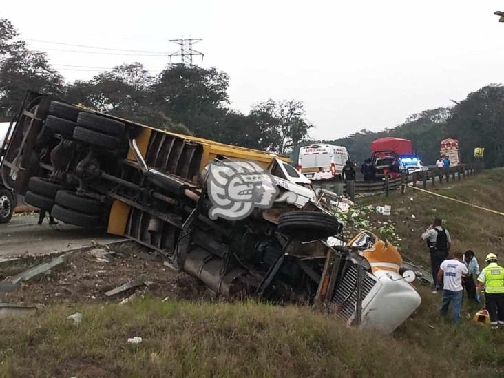 Accidente múltiple en la Veracruz-Puebla; llegan rapiñeros