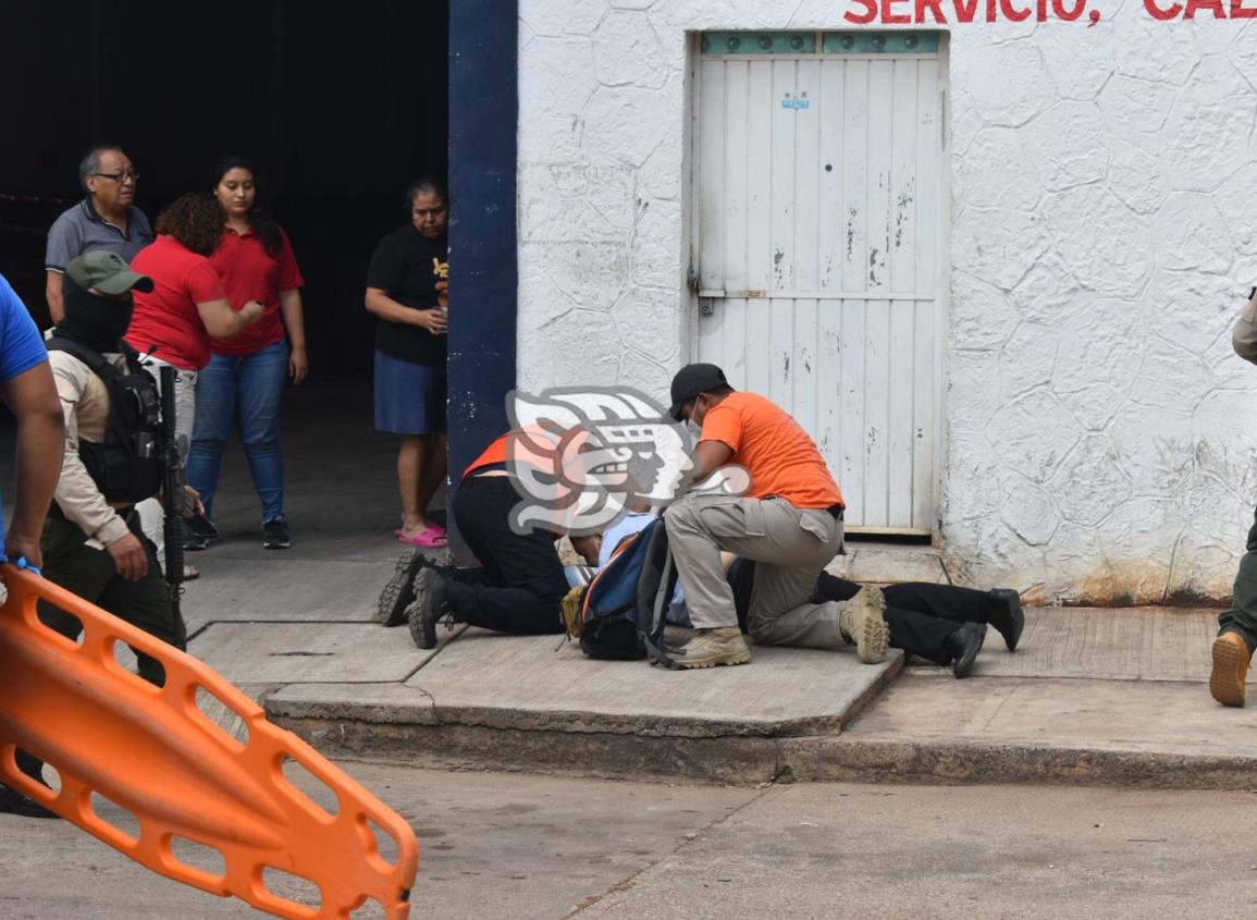 Asaltan y balean a encargado de empresa en Acayucan