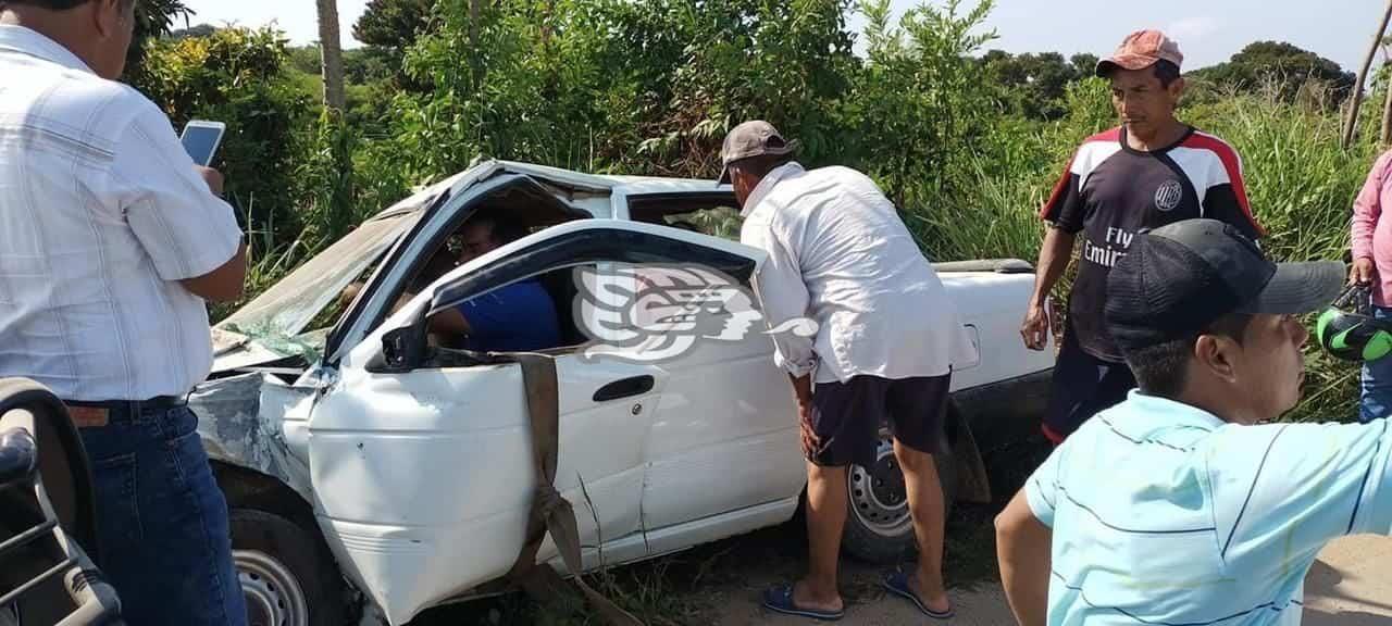 Choque frontal en la zona rural de Texistepec