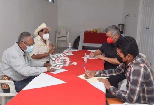 Acuerdan ganaderos y autoridades trabajar para mejorar condición de caminos