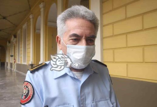 Ante molestia por falta de agua, en zona centro impiden paso a bomberos