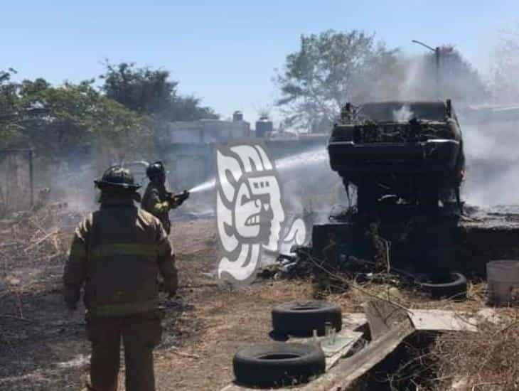 Se incendia terreno baldío en Cardel