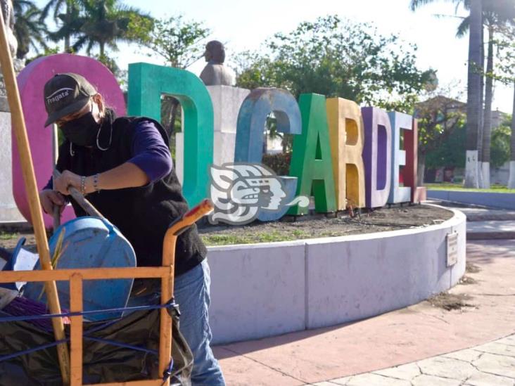 Limpian el centro de Ciudad Cardel tras nortazo