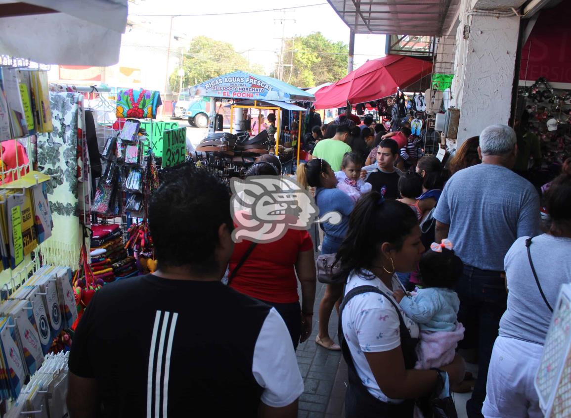 Reducir espacios, piden a comerciantes ambulantes de Coatzacoalcos