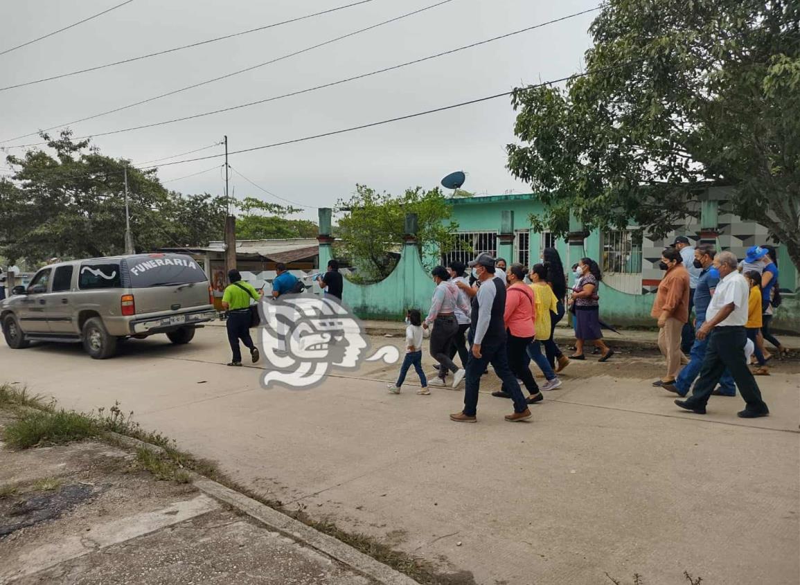 Dan el último adiós a músico de Villa Cuichapa