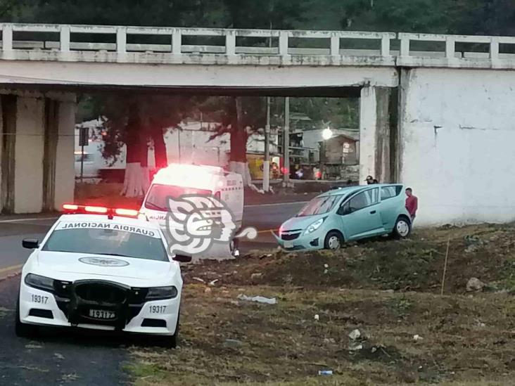 Choque de automóvil en la autopista Puebla-Orizaba deja un herido y daños materiales