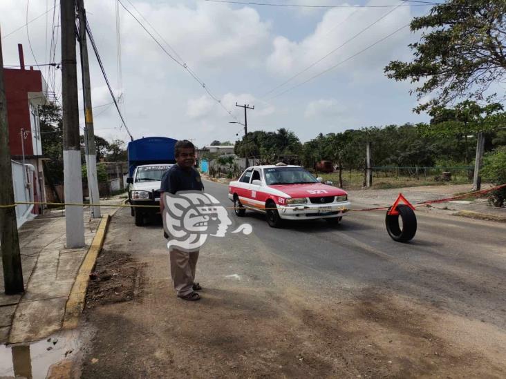 Bloqueo carretero en Nanchital por falta de energía eléctrica