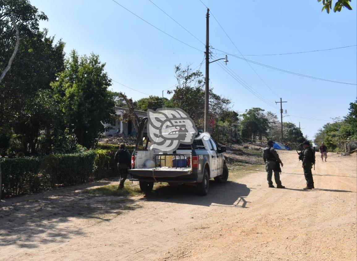 Delincuentes tiran balazos y abandonan motociclistas en Acayucan