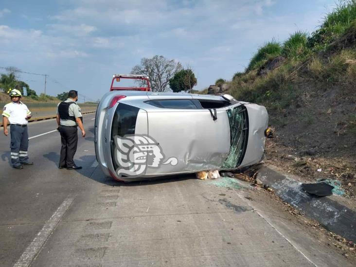 Volcadura de automóvil dejó una persona herida en la Córdoba- Veracruz