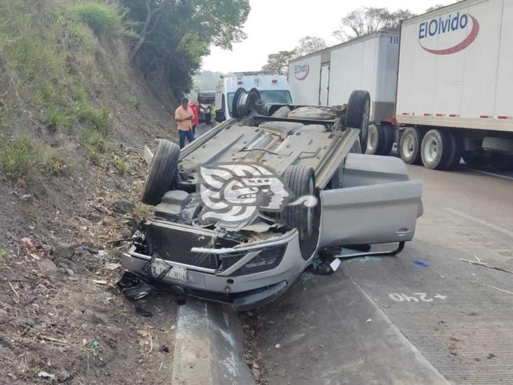 Volcadura de automóvil dejó una persona herida en la Córdoba- Veracruz